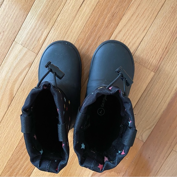 Like New 🆕 Cat Jack Snow Boots ❄️. black/star. Little kids (toddler) size 7. - Picture 3 of 5